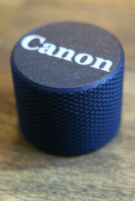 Кутия за батерии (LP-E17) и карта памет Canon