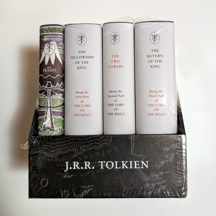 The Hobbit & The Lord of the Rings Gift Set: A Middle-earth Treasury