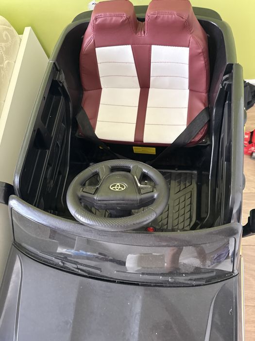 Продам детский электромобиль (автомобиль)