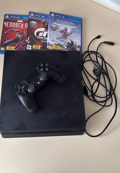продам PS4 почти новая