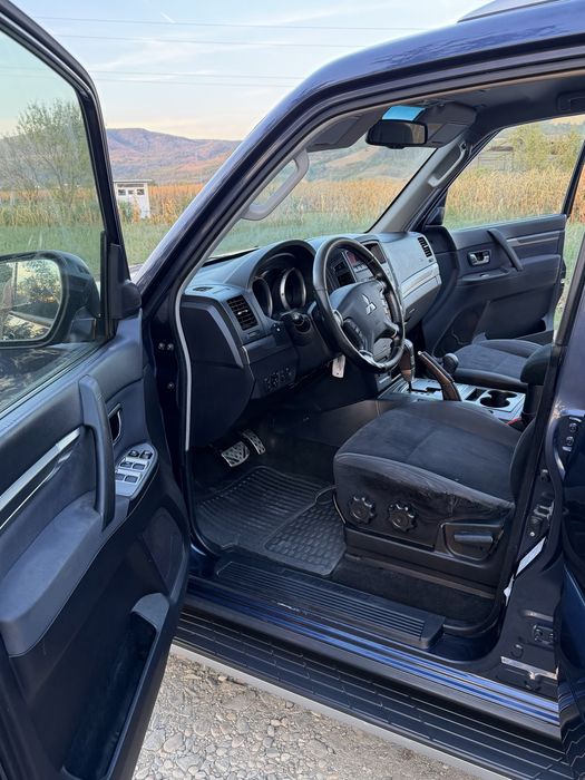 Mitsubishi pajero 3.2 Diesel Autoutilitara  Cutie Automata 4x4-Dif. Blocabil- reductor