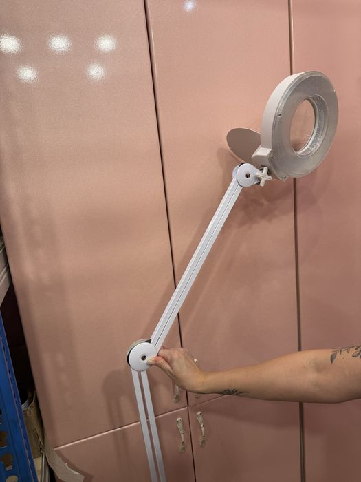 Косметологическая лампа-лупа