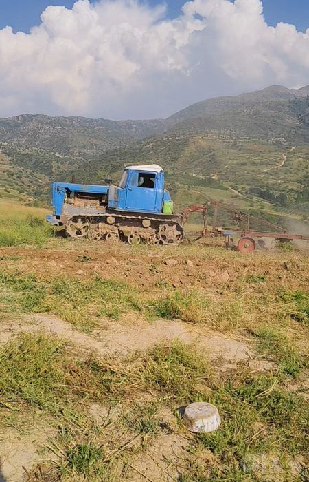 DT 75 sotiladi naxadu