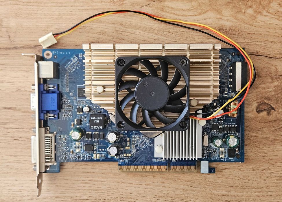 Ретро видеокарта NVIDIA GeForce 7600GS AGP