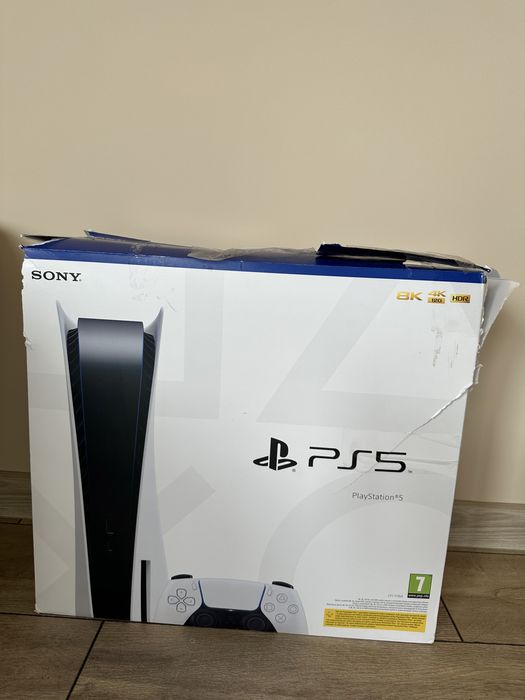 PlayStation 5 с два джойстика