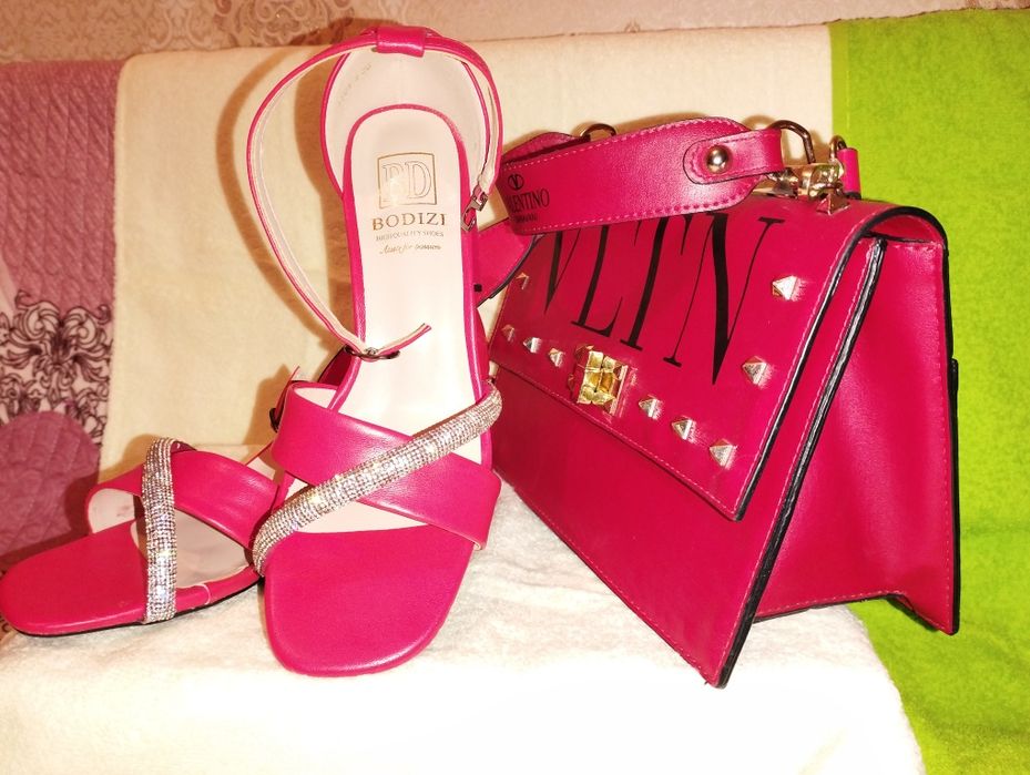 Босоножки летние, красные и белые