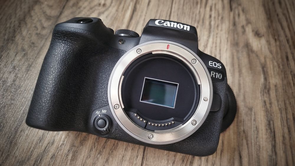 Aparat foto/video Canon EOS R10  Body+ cage