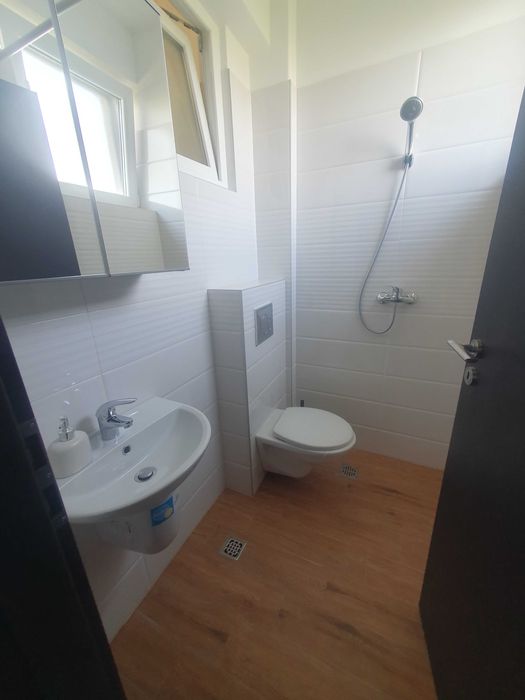 Închiriez 3 camere in otopeni