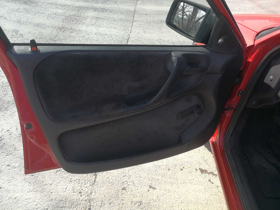 Продавам Опел Астра 1.6 моно чети цялата обява