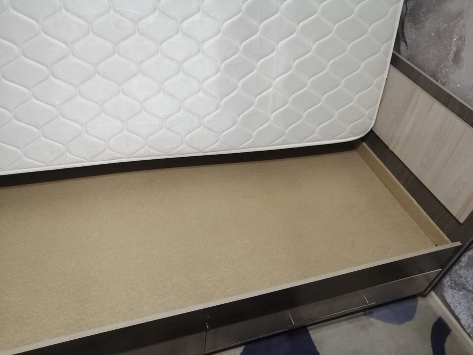 Продам кровать односпальную