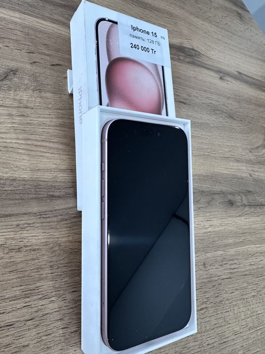 IPhone 15 розовый