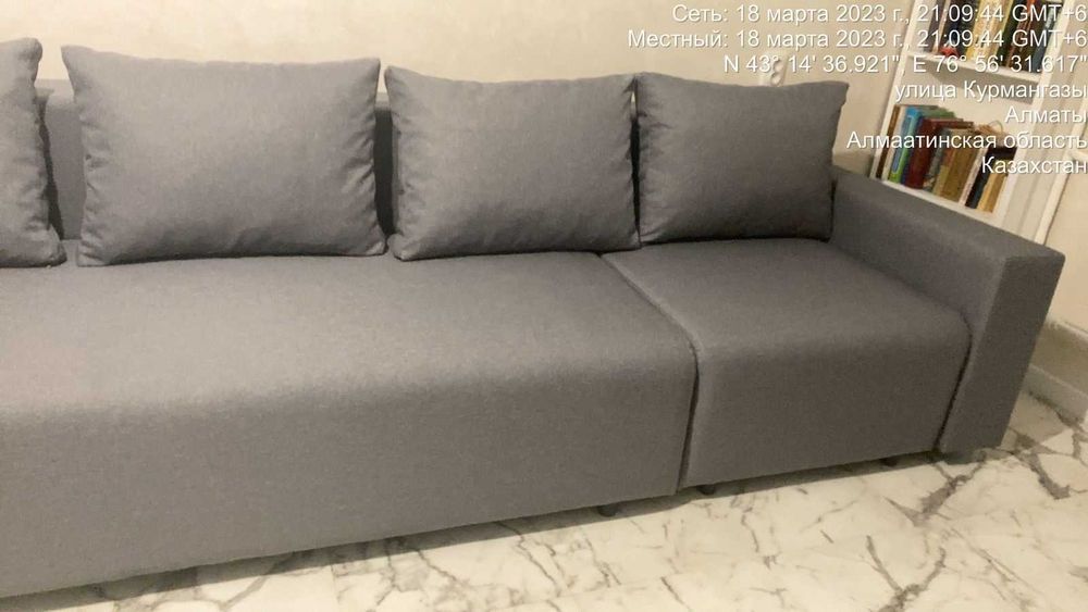 Диван серый с подушками