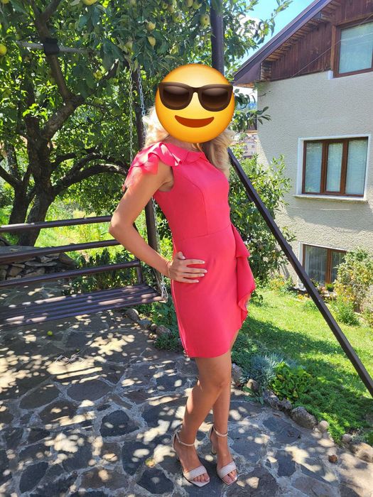 Къса рокля с едно рамо