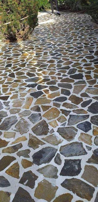 Piatră naturală de munte pentru placari terase alei trotuare curți zid