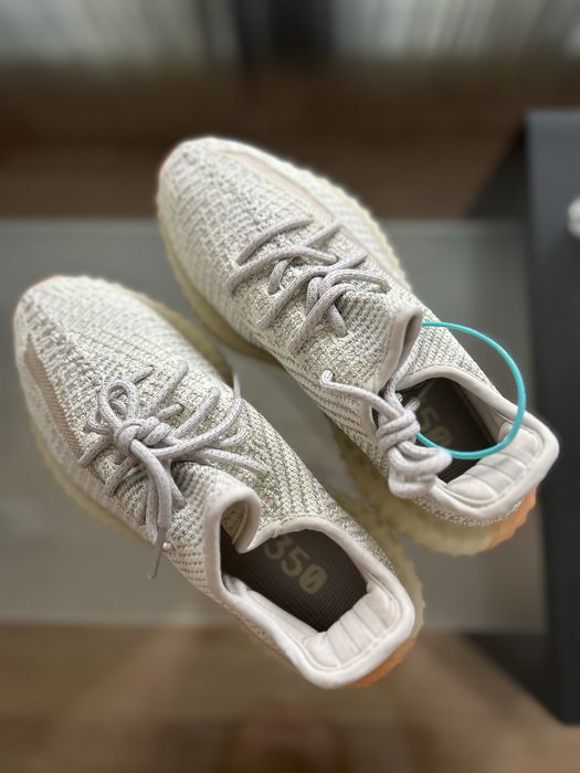 Adidas Yeezy Boost 350 V2 Hyperspace