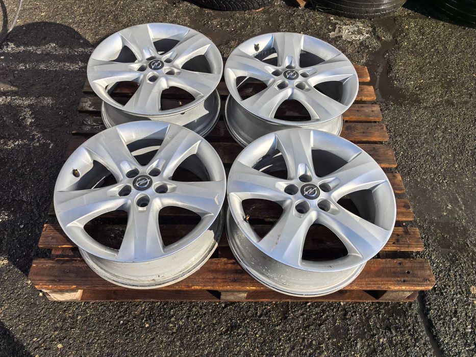 17 цола 5 х 105 мм Опел / Шевролет - 7 Инча / ЕТ 42 - Като нови !