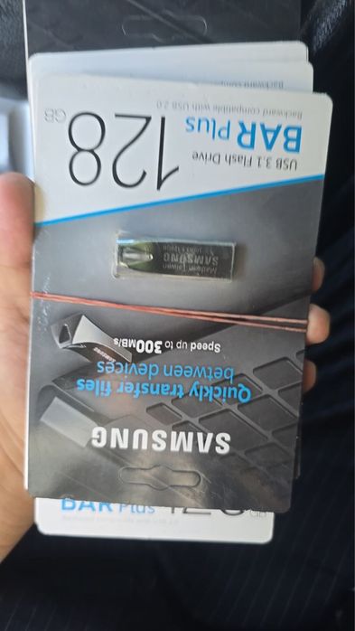 Fleshkalar sotiladi 16g, 32g, 64g, 128g,