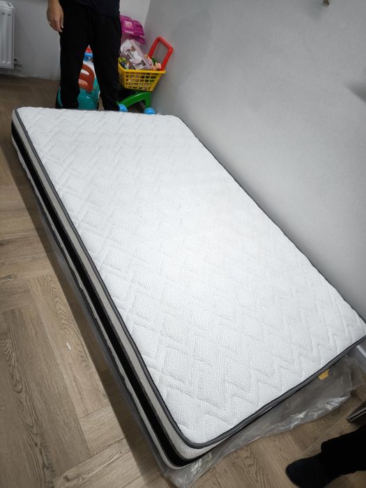 Продам кровать с матрасом