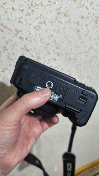 Canon 700D боди есть объективы за отдельную плату