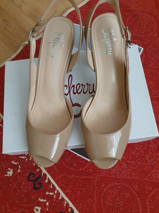 Продам босоножки 38 разм