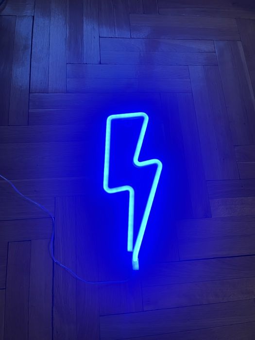 Неонова лампа светкавица за стена