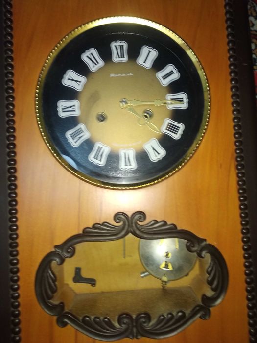 продаются часы янтарь настенные