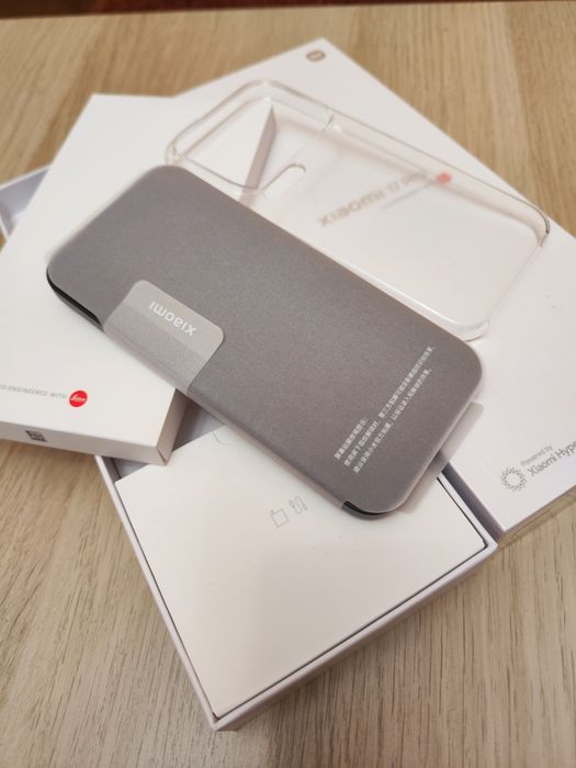 Продавам Xiaomi 17 Pro – 12GB RAM / 256GB ROM