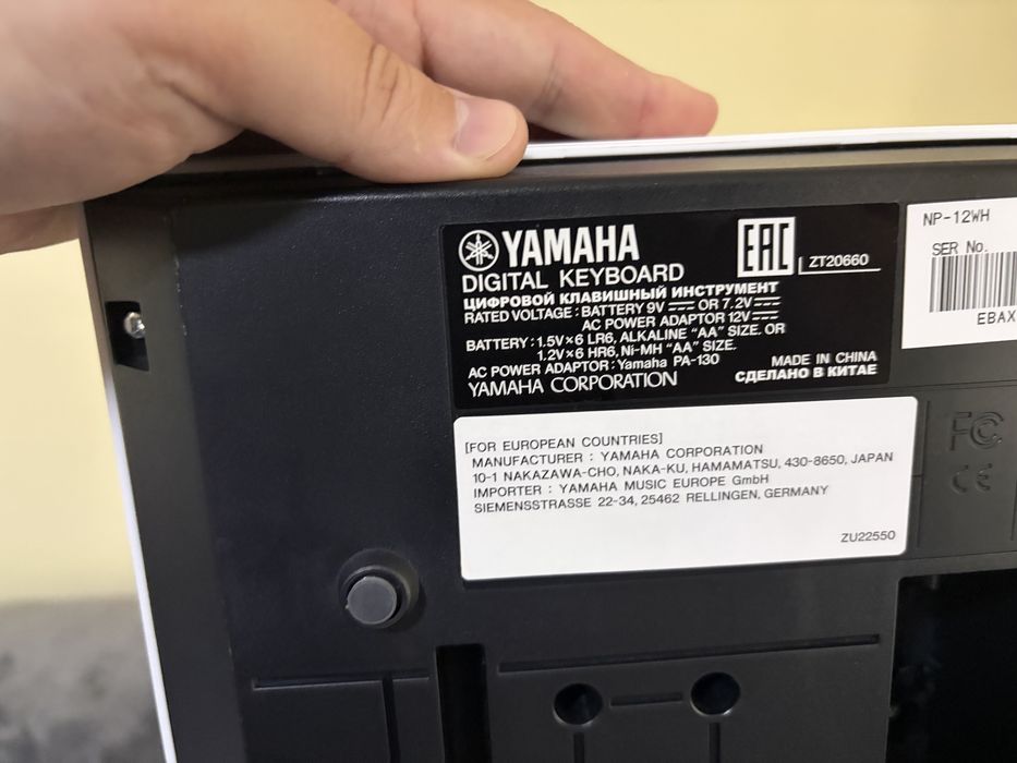 Vand pian digital Yamaha Piaggero NP-12 (alb)