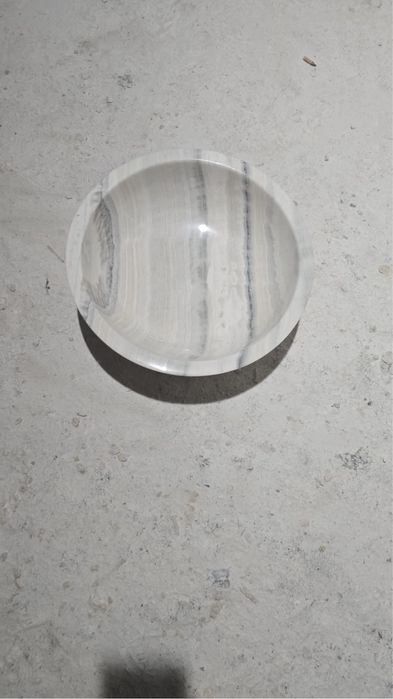 Lavoare din marmură – masive prelucrate manual