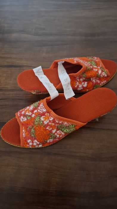 Продаю  женские тапочки 36 раз