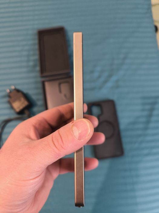 Vând Samsung s25 ultra 1Tb sau schimb cu iPhone 17 pro sau pro max