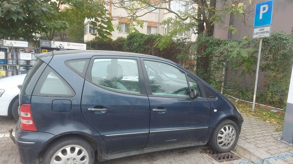 Vând Mercedes-Benz pentru piese mașină merge foarte bine