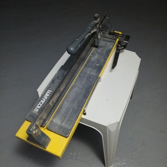 Masina de taiat faianta  cu șina