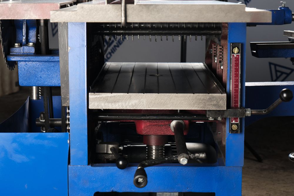 Комбинированный деревообрабатывающий станок