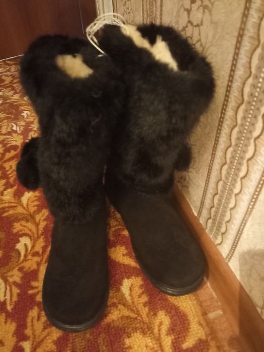 Продам унты новые