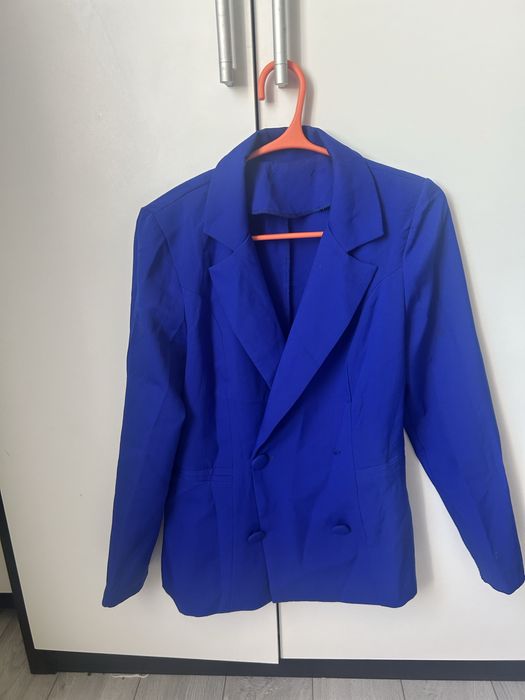 Продам Костюм двойка 4500