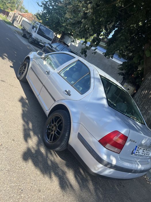 Vand bora 1.6 BENZINA