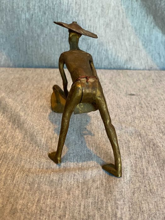 старинна Бронзова статуя