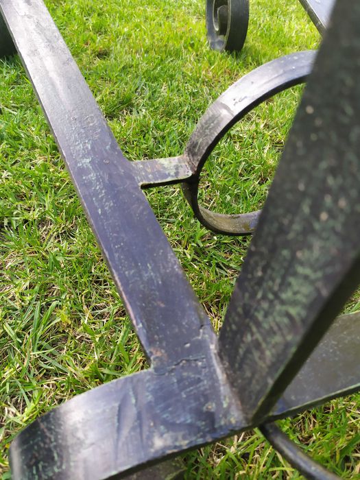 Уникат ! Маса ковано желязо + плот закалено рисувано стъкло .