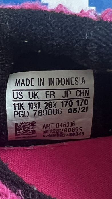 Adidas кроссовки (оригинал) 2000 тг