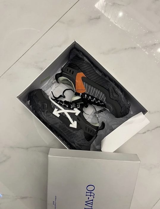 adidasi Off White Odsy 1000
