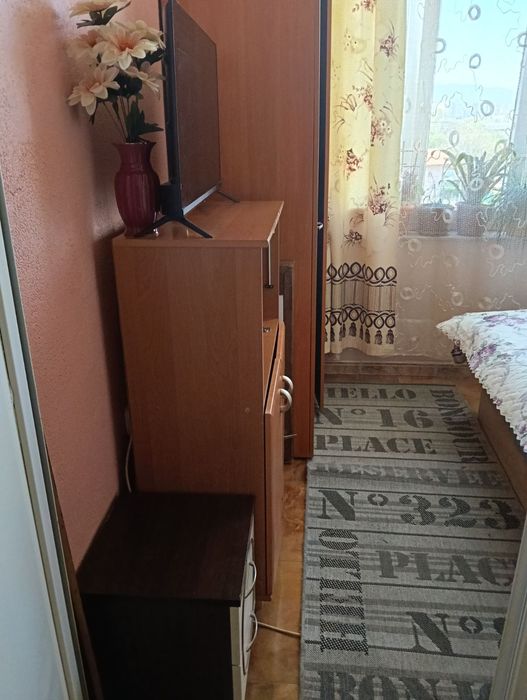 Отдавам самостоятелни стаи от апартамент за нощувки