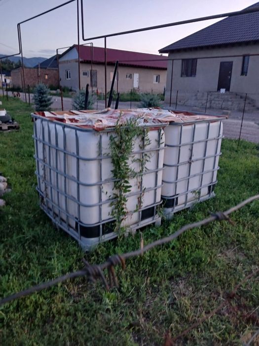 Бочок 1 тонна. В рабочем состоянии.