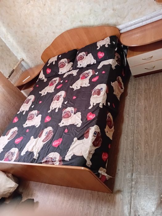 Продам спальный гарнитур
