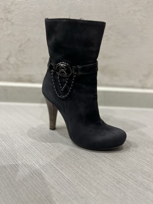 Дамски боти с ток