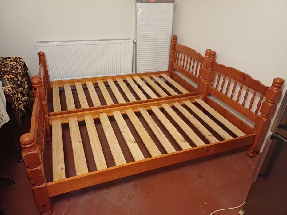 Doua paturi din lemn masiv fag 90x200cm latime