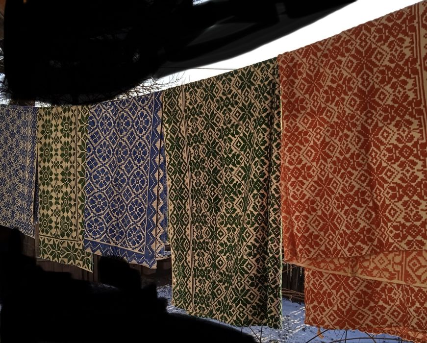 Vand coverturi , prosoape , paturi , fete de masa traditionale