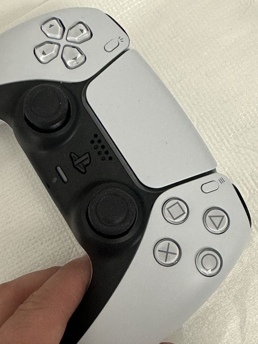 Продам оригинальный джойстик PS5