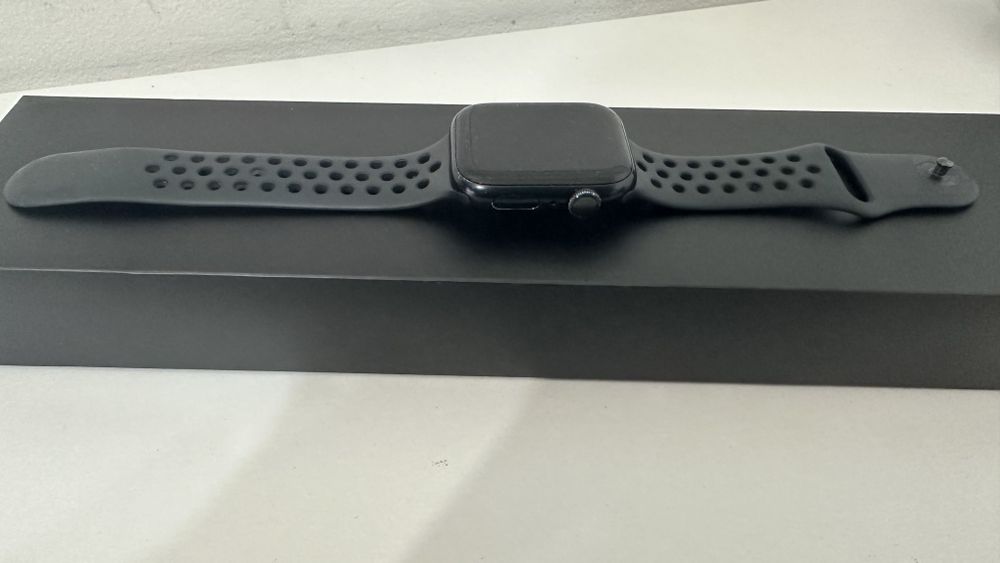 Apple Watch Series 7 Nike Edition 45mm (Wi-Fi)