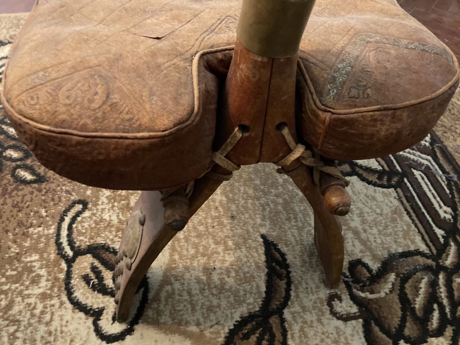 Табуретки антики